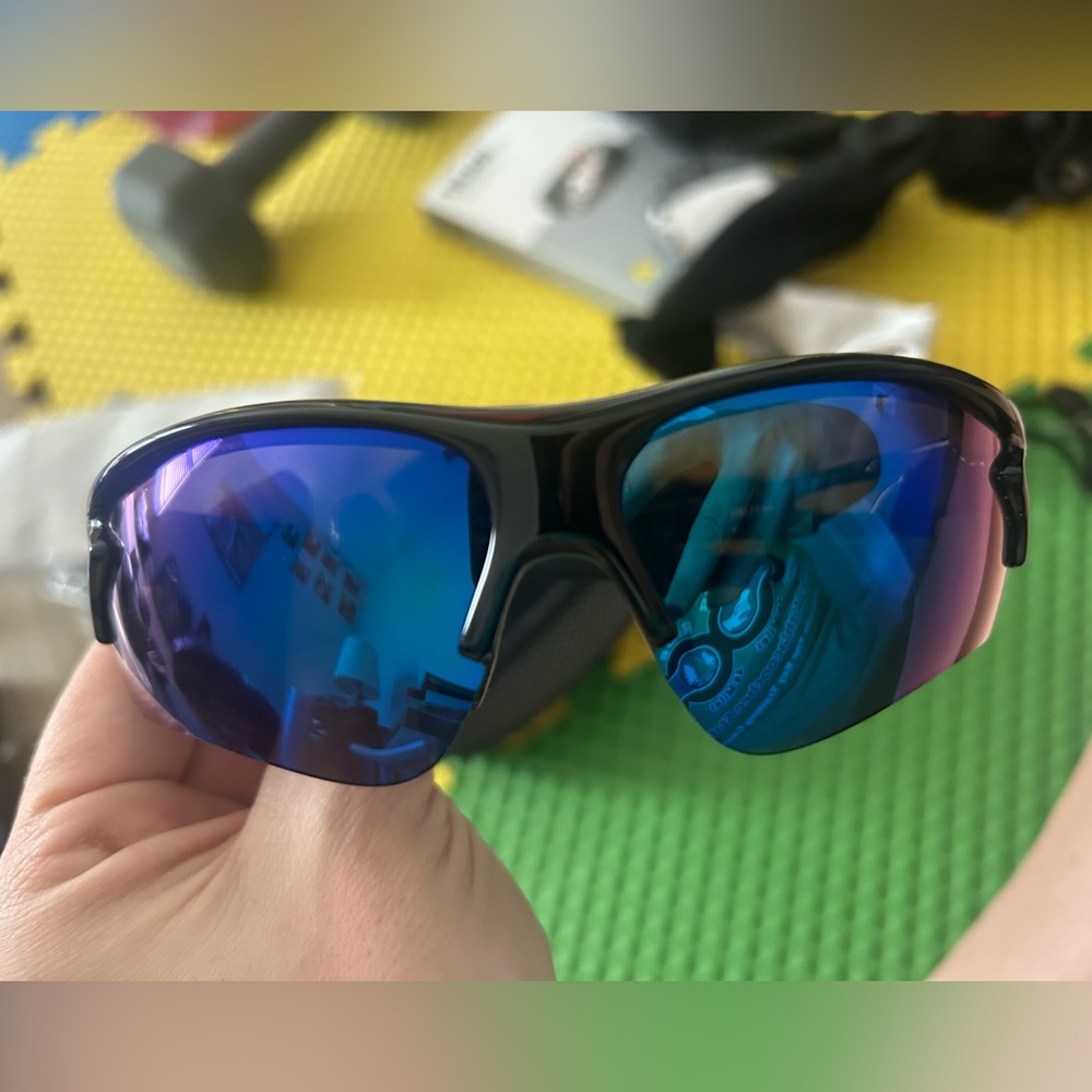 Cycling sunglasses with case